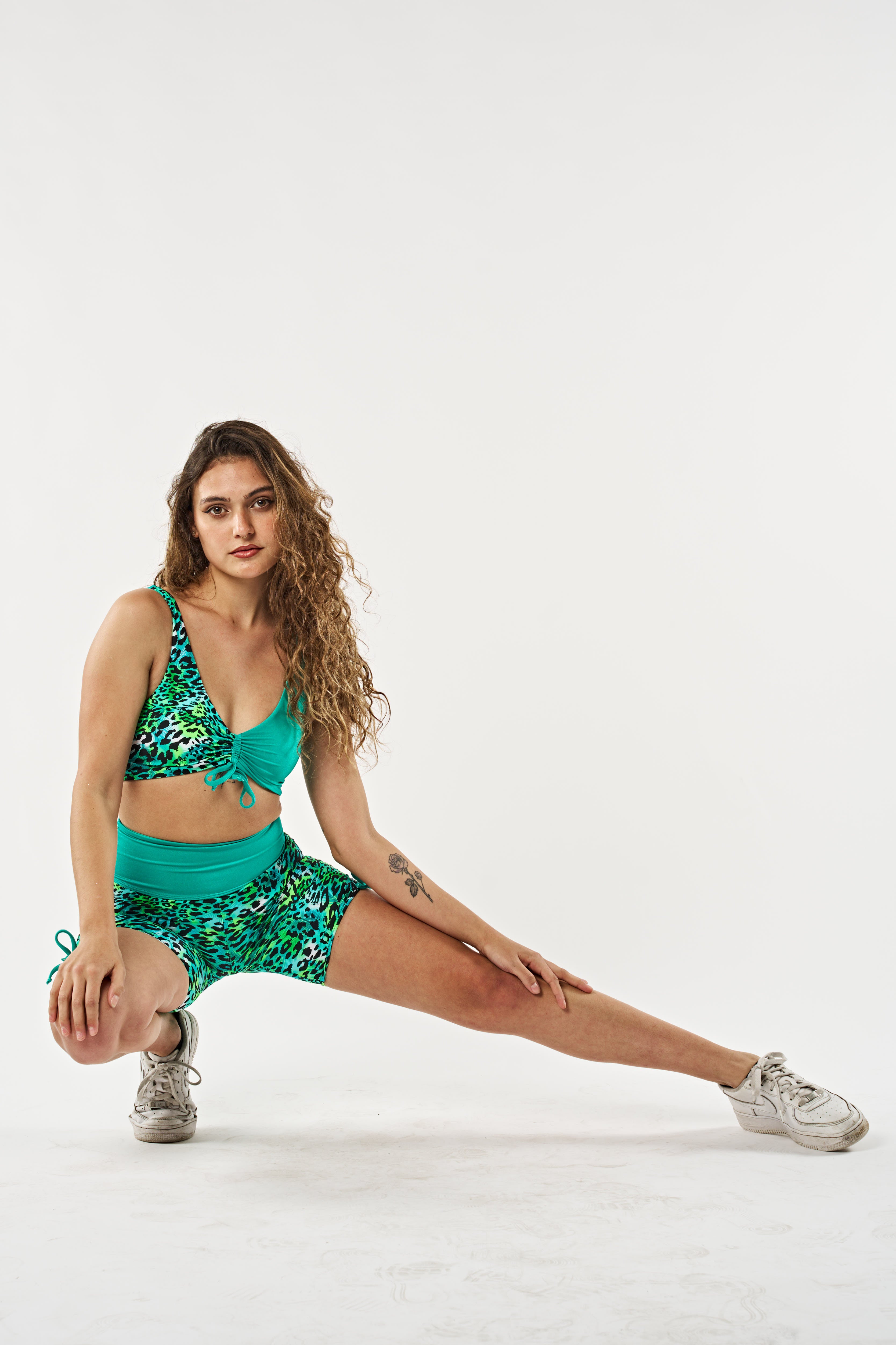 Shorts con Banda Recta y con tiras de lado para fruncir